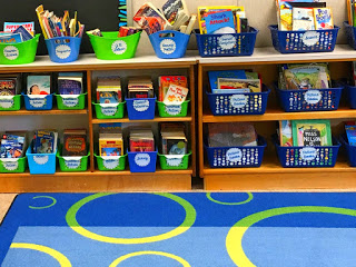 Blog post for first-year teachers who want to create a beautiful, fun, and welcoming classroom library! #classroom #library #elementary #teachers